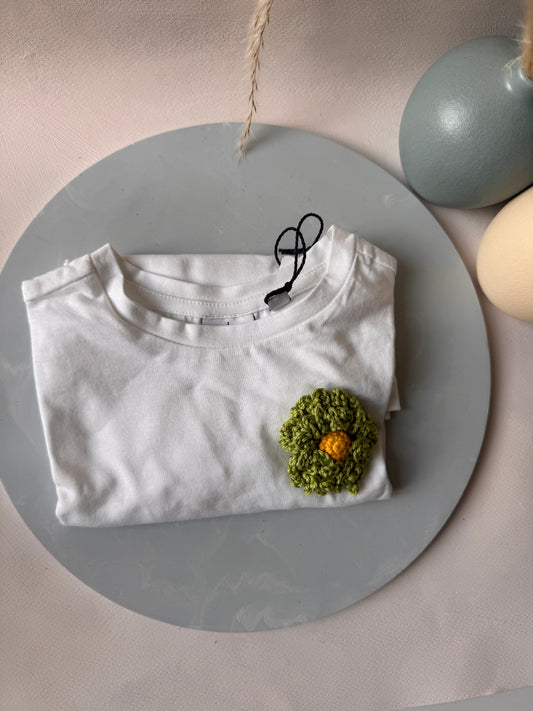 T-shirt “Filo di Sogni” con Ricamo all’Uncinetto – Edizione Artigianale
